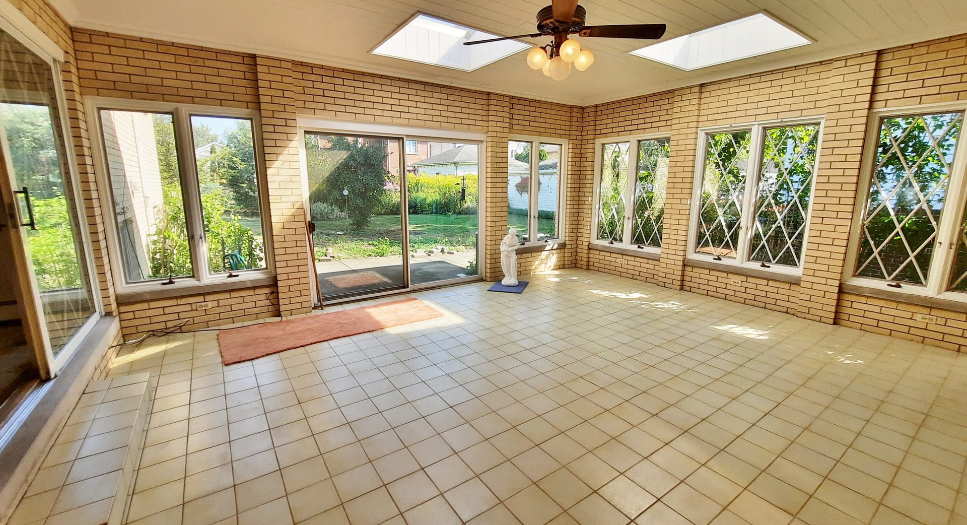 423 North Aldine Avenue Park Ridge, IL 60068 - Photo 10 of 25 a view of a room with windows