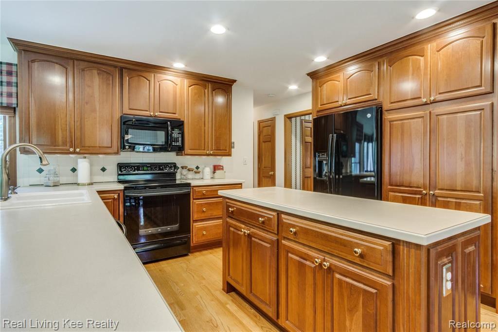 354 Texas Avenue Rochester Hills, MI 48309 - Photo 27 of 62