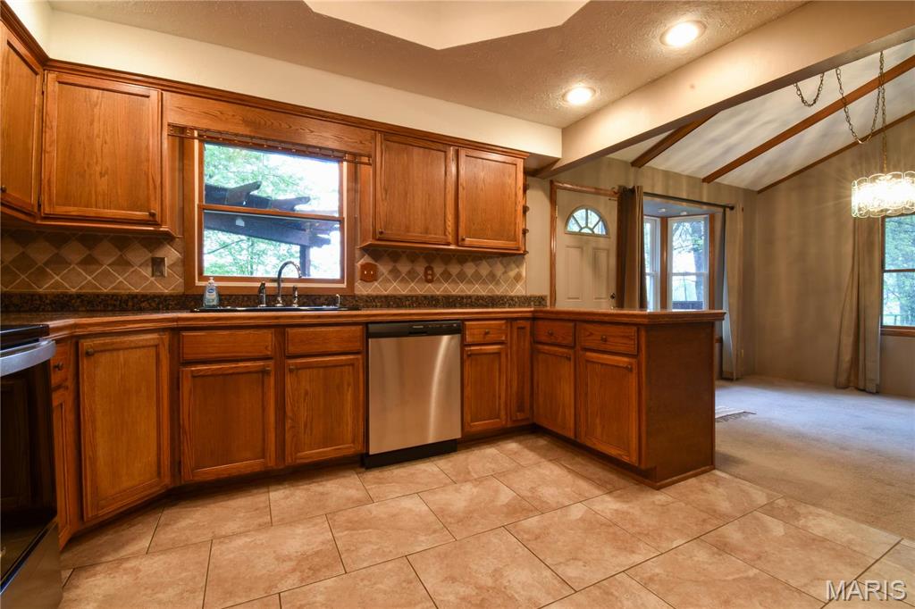 8817 Rezy Road Staunton, IL 62088 - Photo 5 of 48 Gallery Image 5