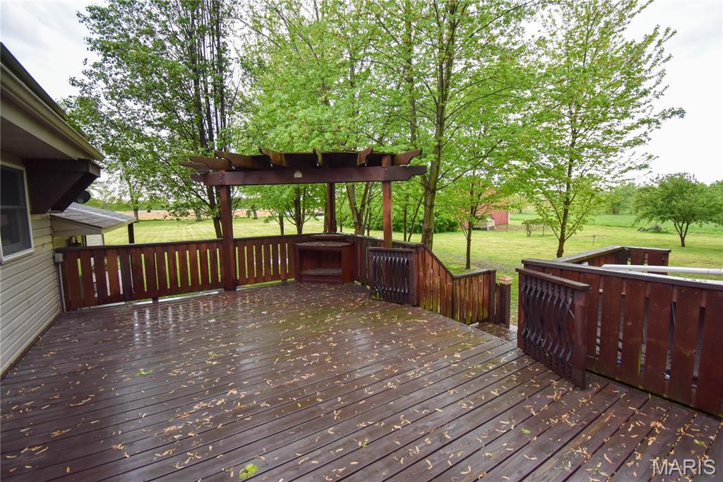 8817 Rezy Road Staunton, IL 62088 - Photo 8 of 48 Gallery Image 8
