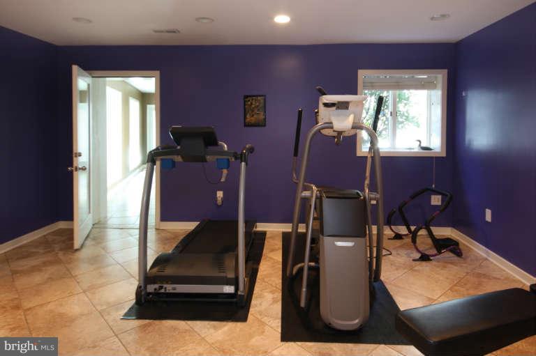525 Clear Spring Road Great Falls, VA 22066 - Photo 21 of 30 a room with gym equipment