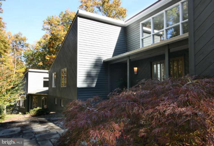 525 Clear Spring Road Great Falls, VA 22066 - Photo 28 of 30 a front view of house with a yard