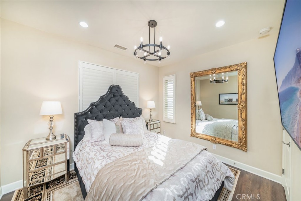 43 Lupari Irvine, CA 92618 - Photo 28 of 68 a bedroom with a bed and a mirror