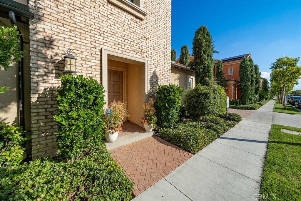 43 Lupari Irvine, CA 92618 - Photo 4 of 68 a front view of a house with plants