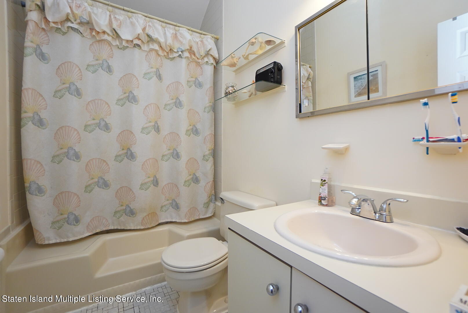 180 Rosedale Avenue Staten Island, NY 10312 - Photo 16 of 21 Photo Feb 07, 9 48 11 AM