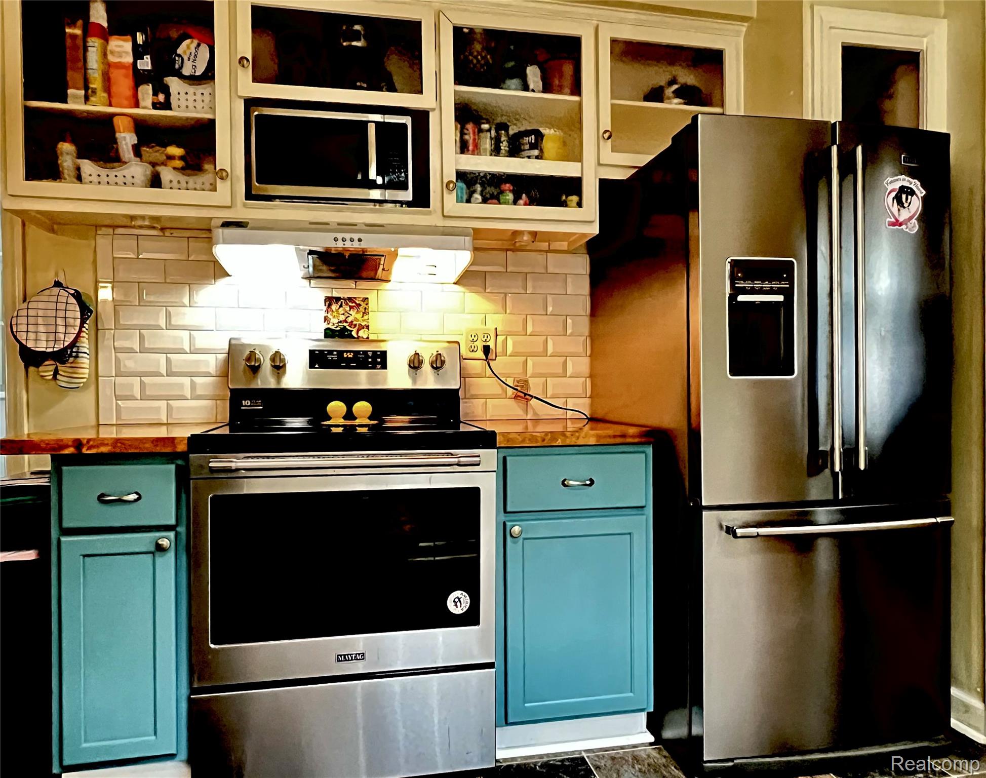 2520 Barstow Road Lansing, MI 48906 - Photo 10 of 17 kitchen 1.jpeg