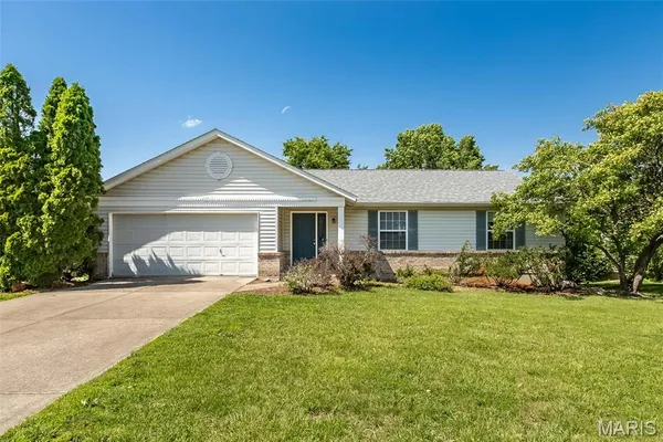 $290,000 | 216 Maple Point Drive, St. Charles, MO 63304