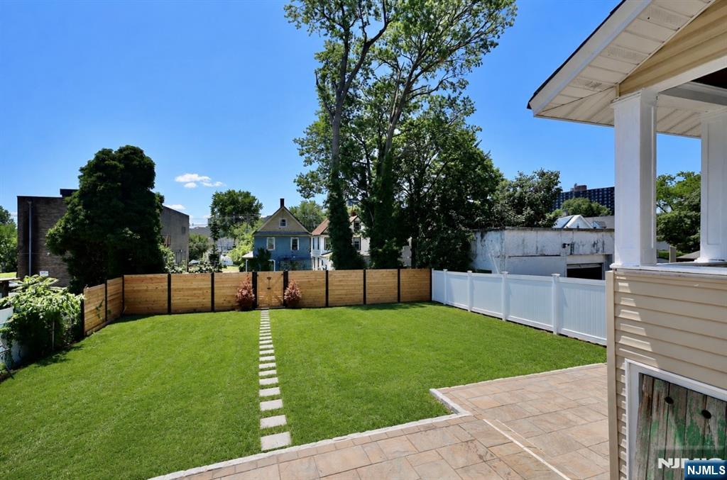 233 Hamilton Place Hackensack, NJ 07601 - Photo 18 of 19