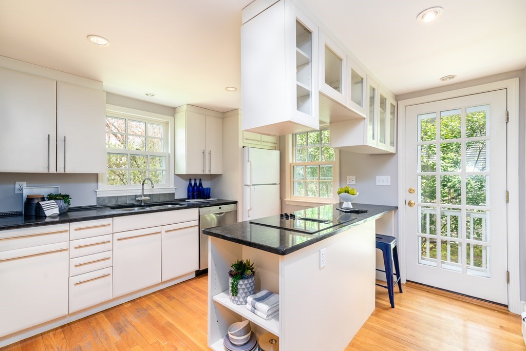 31 Hill Street Lexington, MA 02421 - Photo 8 of 20 Gallery Image 8