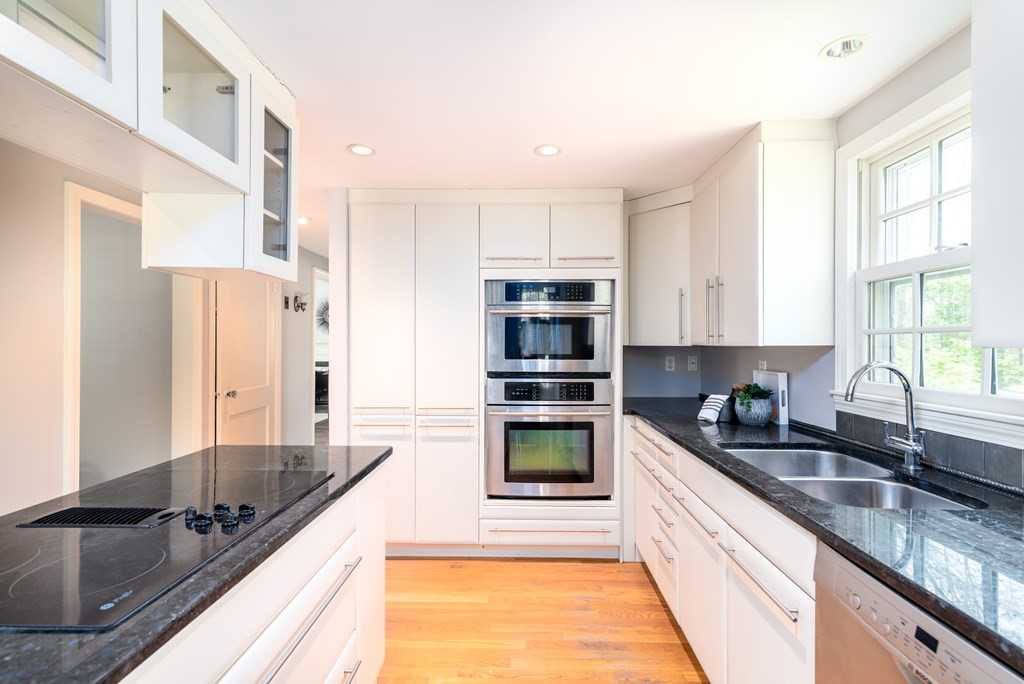 31 Hill Street Lexington, MA 02421 - Photo 9 of 20 Gallery Image 9