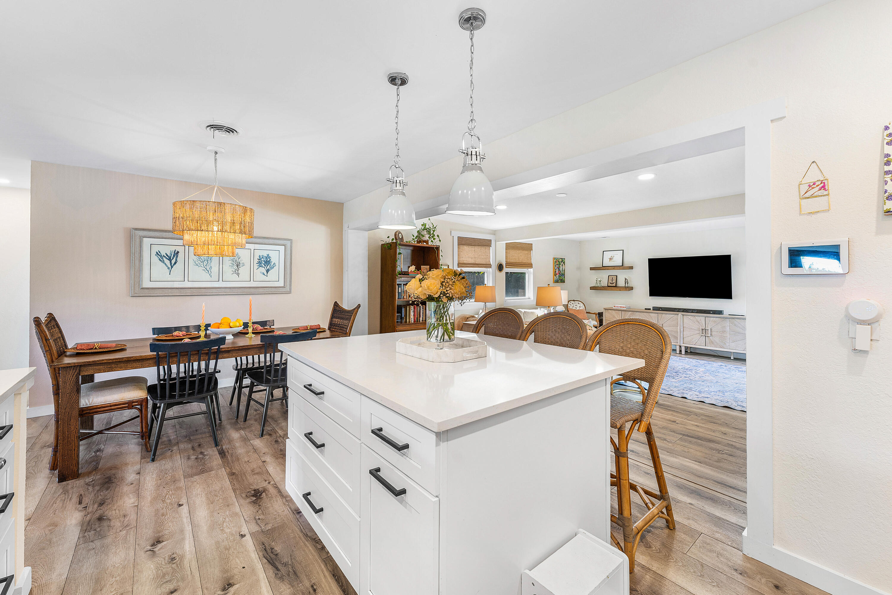 514 Dover Road Tequesta, FL 33469 - Photo 12 of 37 012-514NDoverRoad-Jupiter-FL-33469-FULL