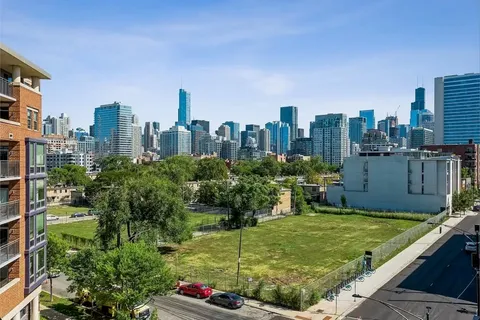 $4,800 | 1008 North Larrabee Street, Unit 3S, Chicago, IL 60610