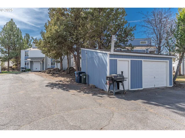 $3,150,000 | 2025 Northeast Neil Way, Bend, OR 97701