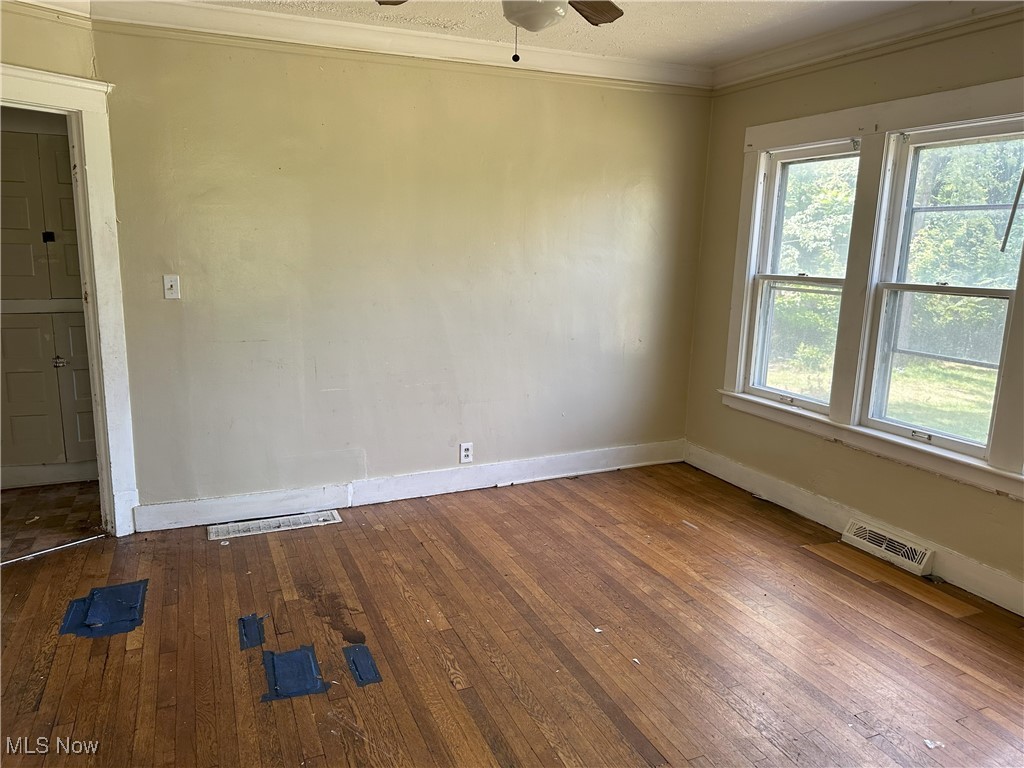 1830 Reyburn Road Cleveland, OH 44112 - Photo 5 of 16