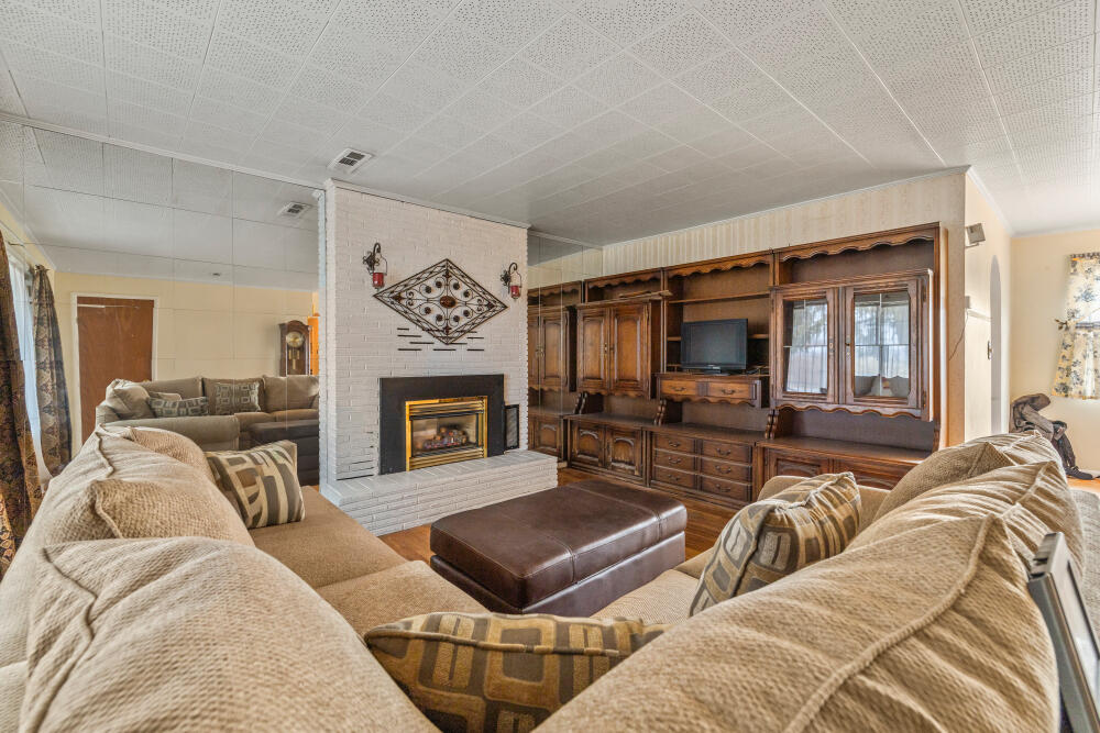 1460 Joe Wright Road Klamath Falls, OR 97603 - Photo 27 of 78 1460JoeWrightRdInterior-17