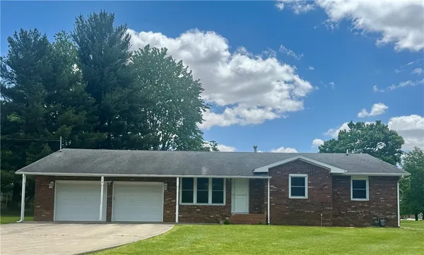 $221,000 | 12 Hillcrest Drive, Newton, IL 62448