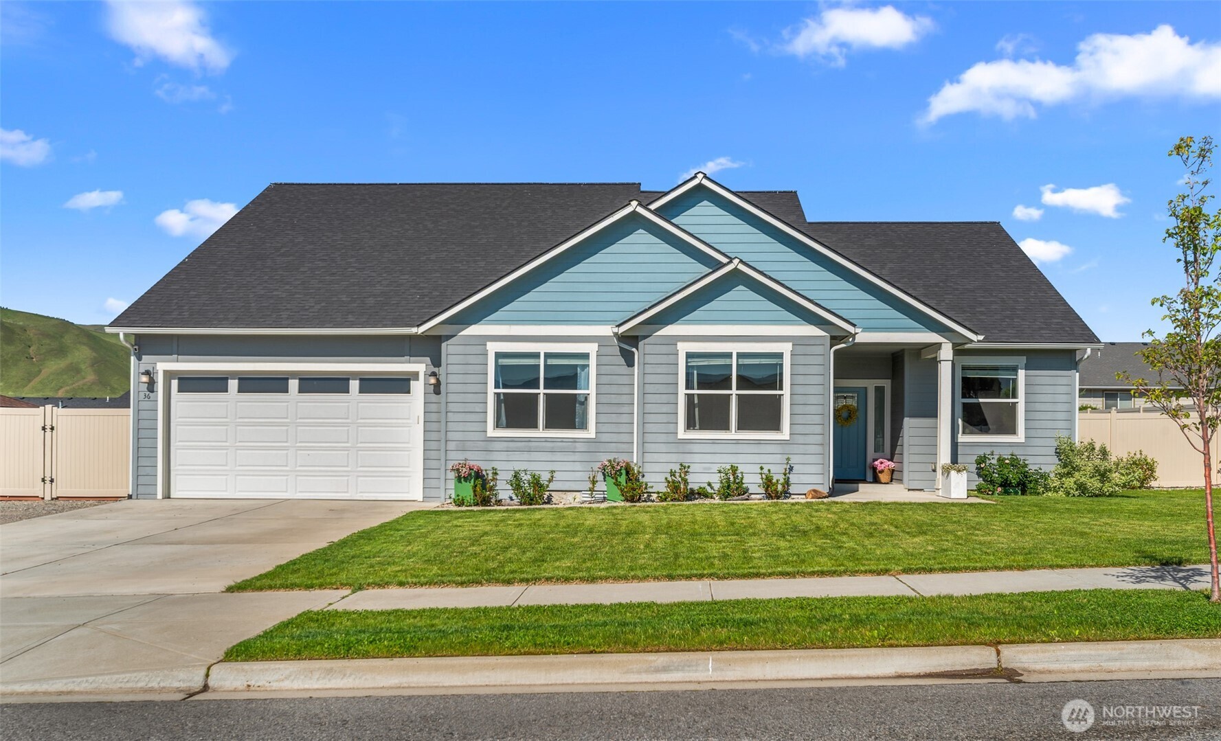 36 Starlight Avenue Wenatchee, WA 98801 - Photo 1 of 38 Gallery Image 1