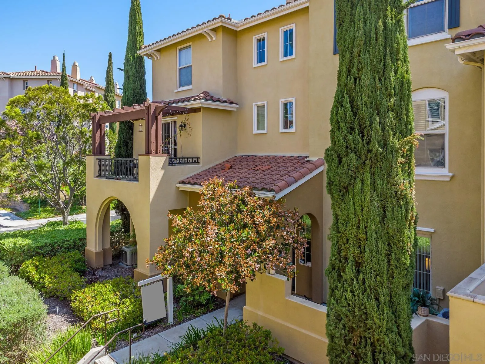 2252 Huntington Point Road, Unit 87 Chula Vista, CA 91914 - Photo 3 of 26 a front view of a house with a garden