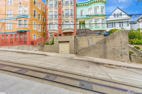 a view of entrance door of the house