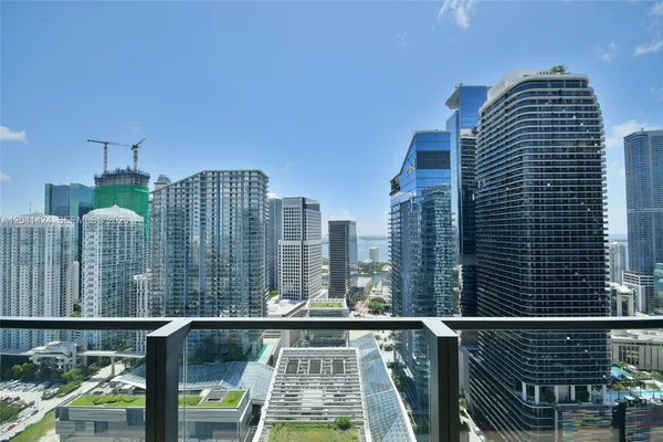 $6,300 | 88 Southwest 7th Street, Unit 3309, Miami, FL 33130