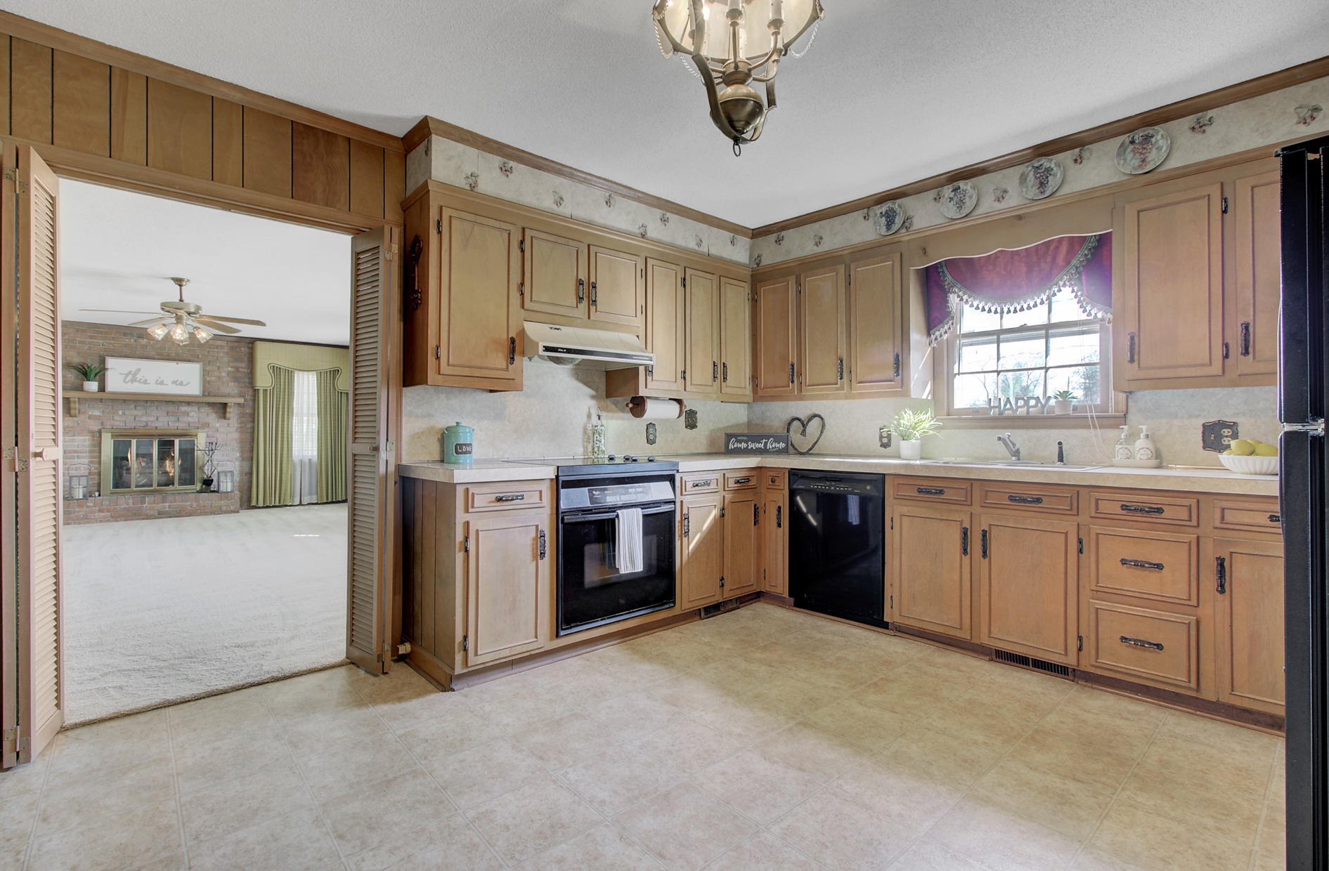 108 County Rd S-18-134 Reevesville, SC 29471 - Photo 17 of 46 17. Eat-in Kitchen