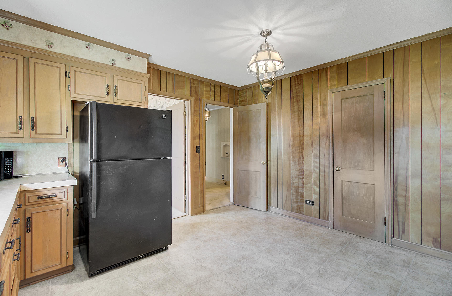 108 County Rd S-18-134 Reevesville, SC 29471 - Photo 20 of 46 21. Eat-in kitchen with pantry closet