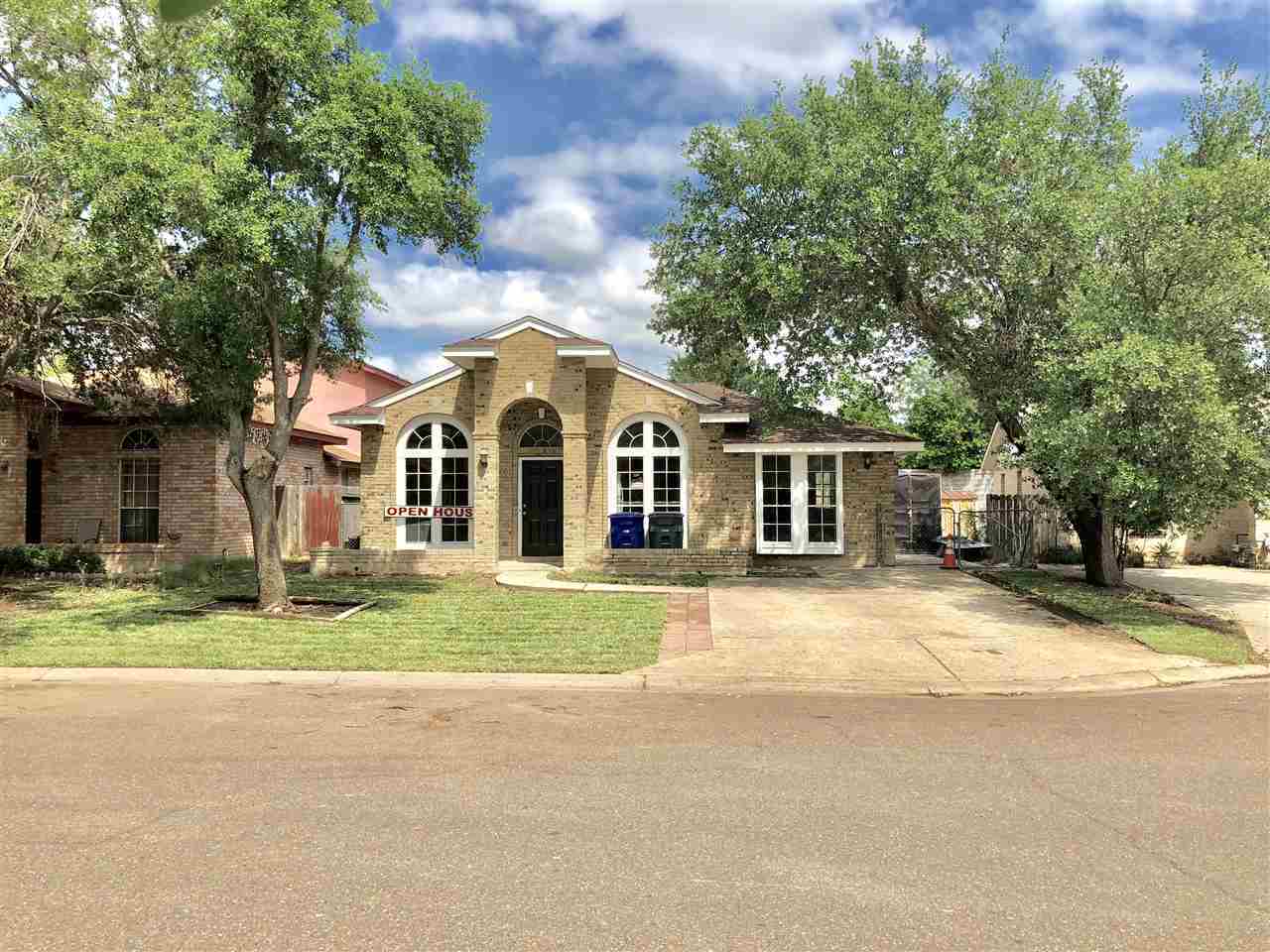 148 Lynn Loop Laredo, TX 78045 - Photo 1 of 16 Gallery Image 1