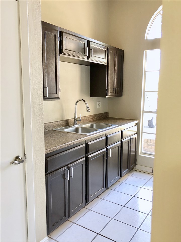 148 Lynn Loop Laredo, TX 78045 - Photo 3 of 16 Gallery Image 3