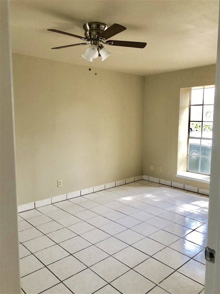 148 Lynn Loop Laredo, TX 78045 - Photo 6 of 16 Gallery Image 6