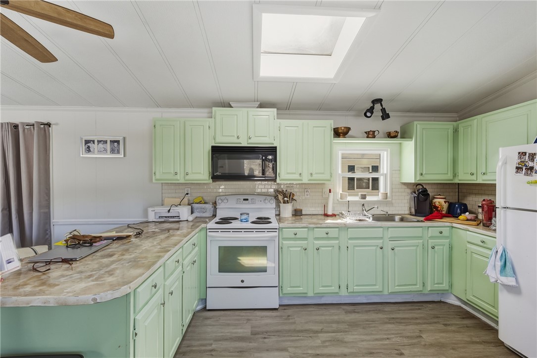 502 Forest Road Middletown, RI 02842 - Photo 14 of 31 Gallery Image 14
