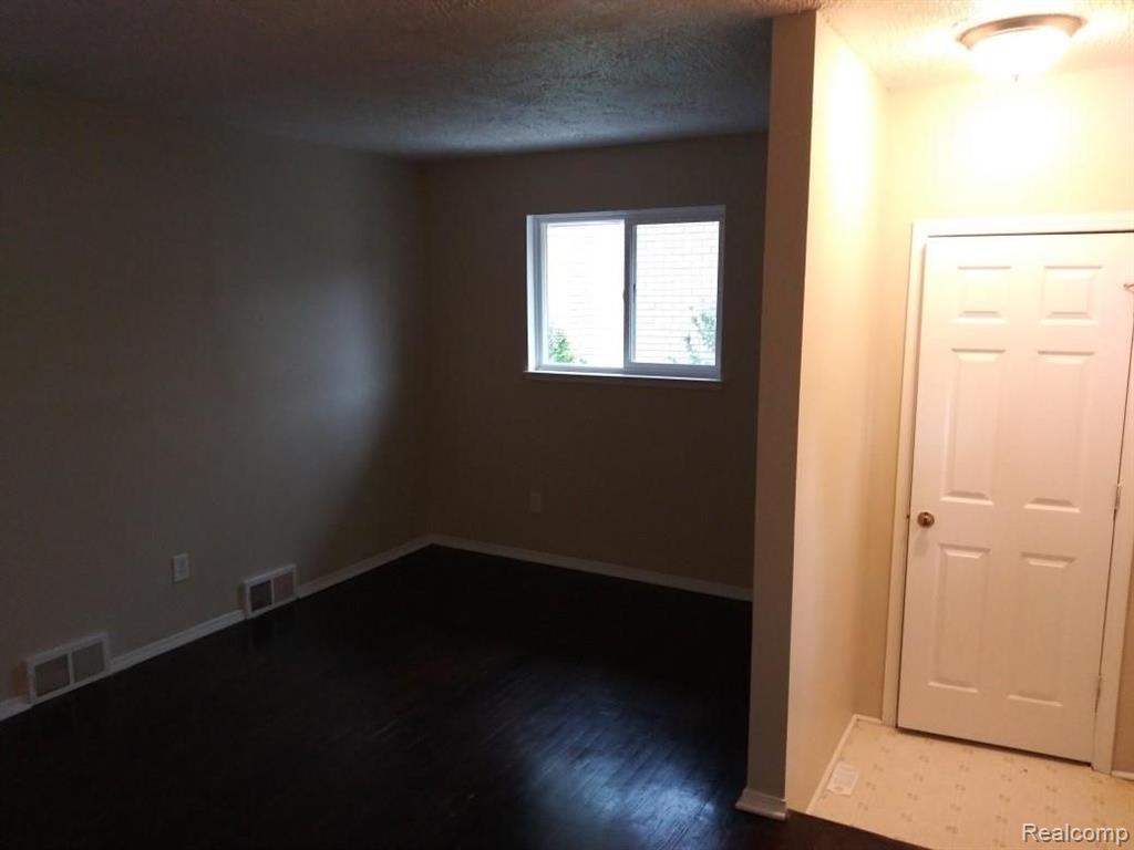 1606 Kenwood Street Inkster, MI 48141 - Photo 10 of 24