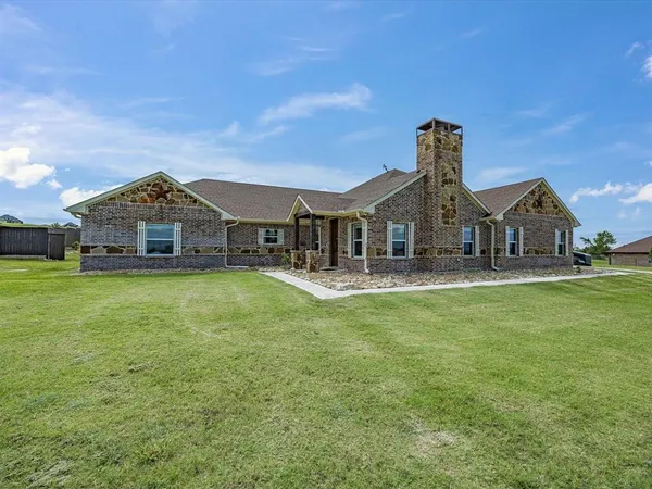 $540,000 | 1032 Justin Drive, Springtown, TX 76082