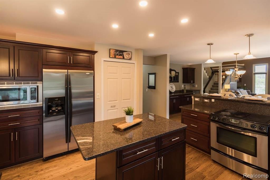 37291 Chesapeake Road Farmington Hills, MI 48335 - Photo 17 of 45