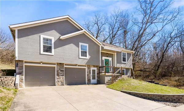 $360,000 | 519 Kindred Drive, Smithville, MO 64089