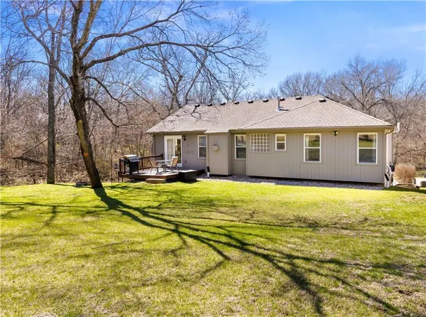 $360,000 | 519 Kindred Drive, Smithville, MO 64089