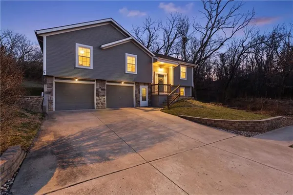 $360,000 | 519 Kindred Drive, Smithville, MO 64089