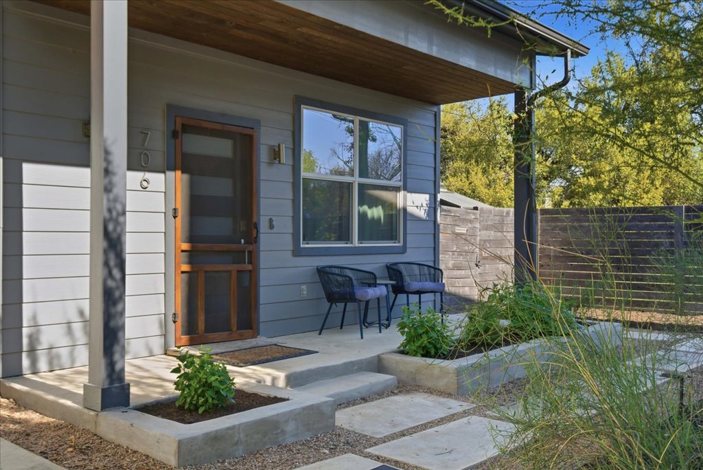 706 Short Kemp Street, Unit 2 Austin, TX 78741 - Photo 2 of 36