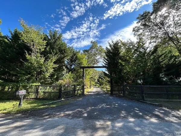 $989,000 | Undisclosed Address, Medford, NY 11763