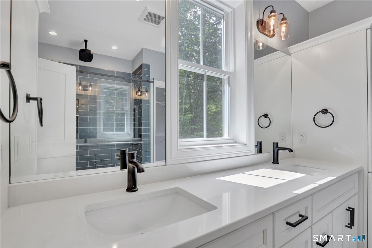 147 Hackmatack Street Manchester, CT 06040 - Photo 18 of 25 Gallery Image 18