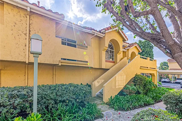 $800,000 | 55 Alicante Aisle, Unit 62, Irvine, CA 92614