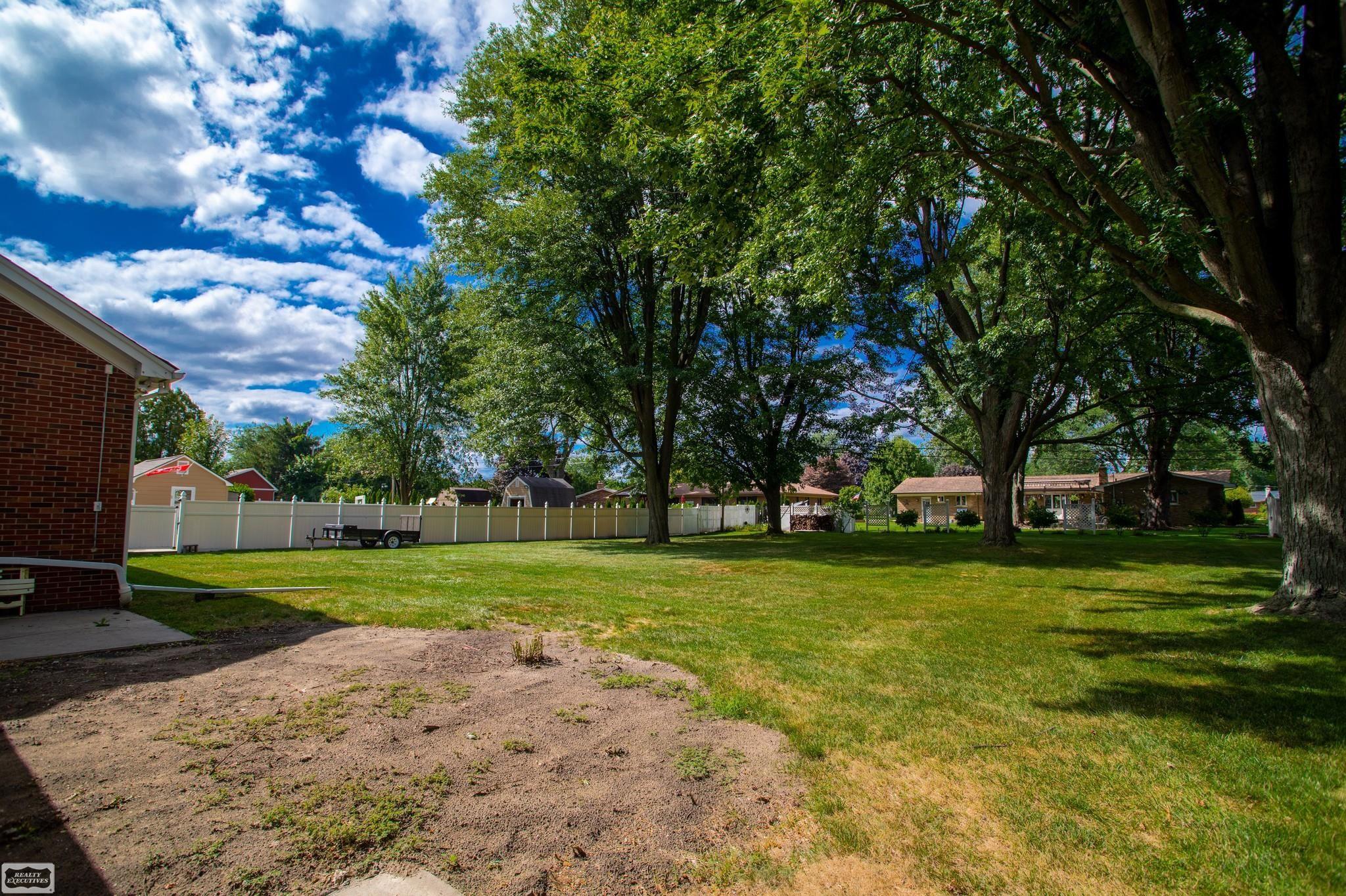 18385 21 Mile Road Macomb, MI 48044 - Photo 11 of 44 50086088-10.JPG