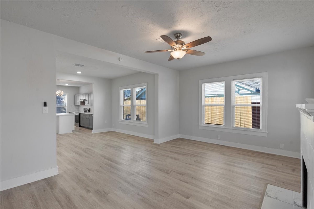 1118 Elliston Street Houston, TX 77023 - Photo 7 of 34