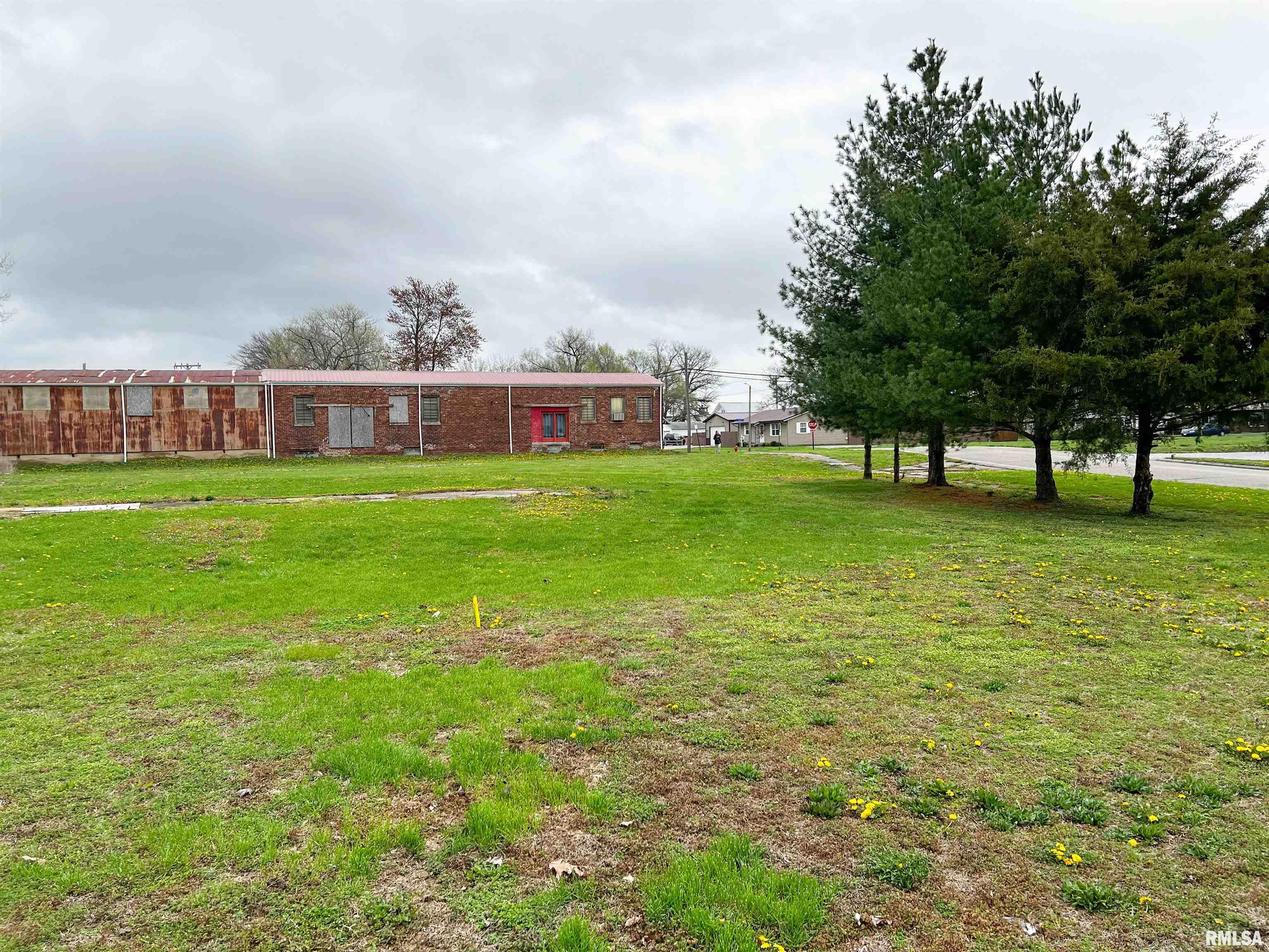 West 3rd Street Flora, IL 62839 - Photo 7 of 25