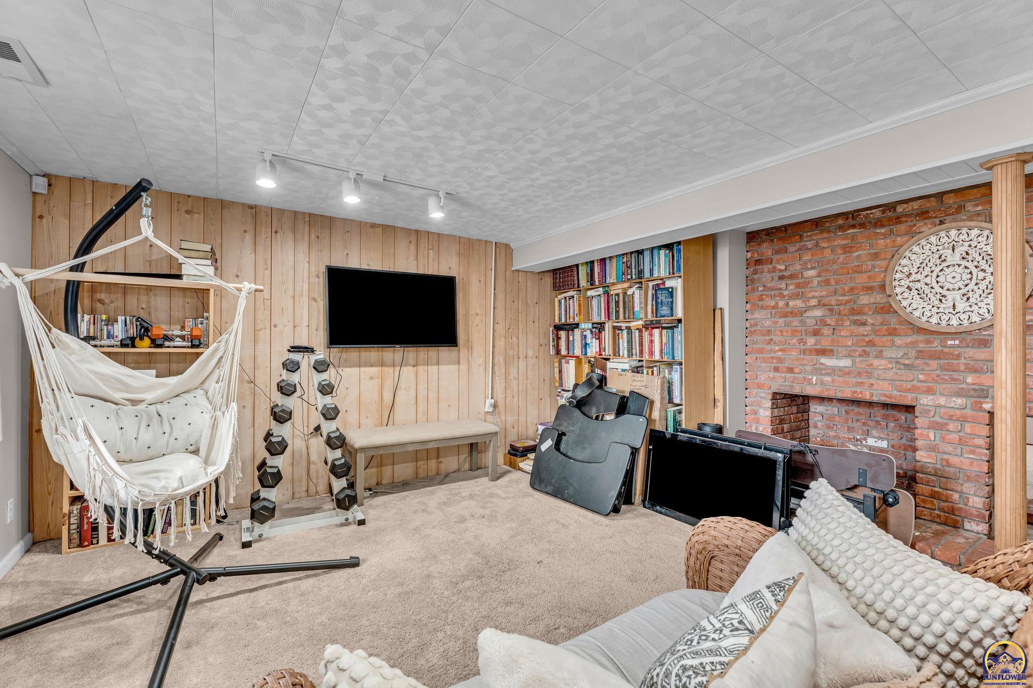 8425 Southwest 21st Street Topeka, KS 66615 - Photo 15 of 21