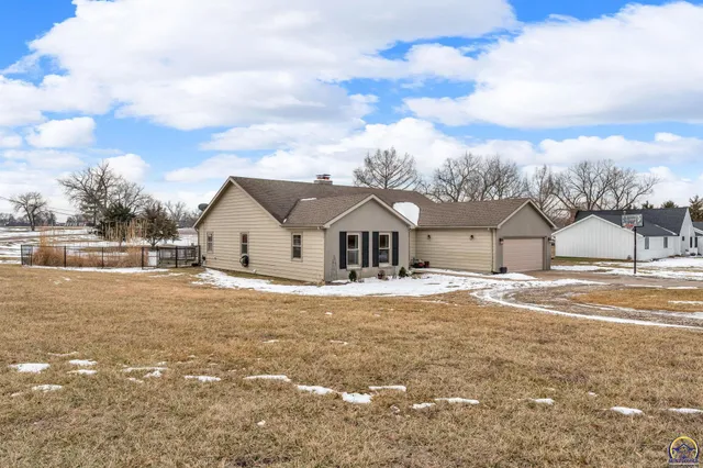 $347,500 | 8425 Southwest 21st Street, Topeka, KS 66615