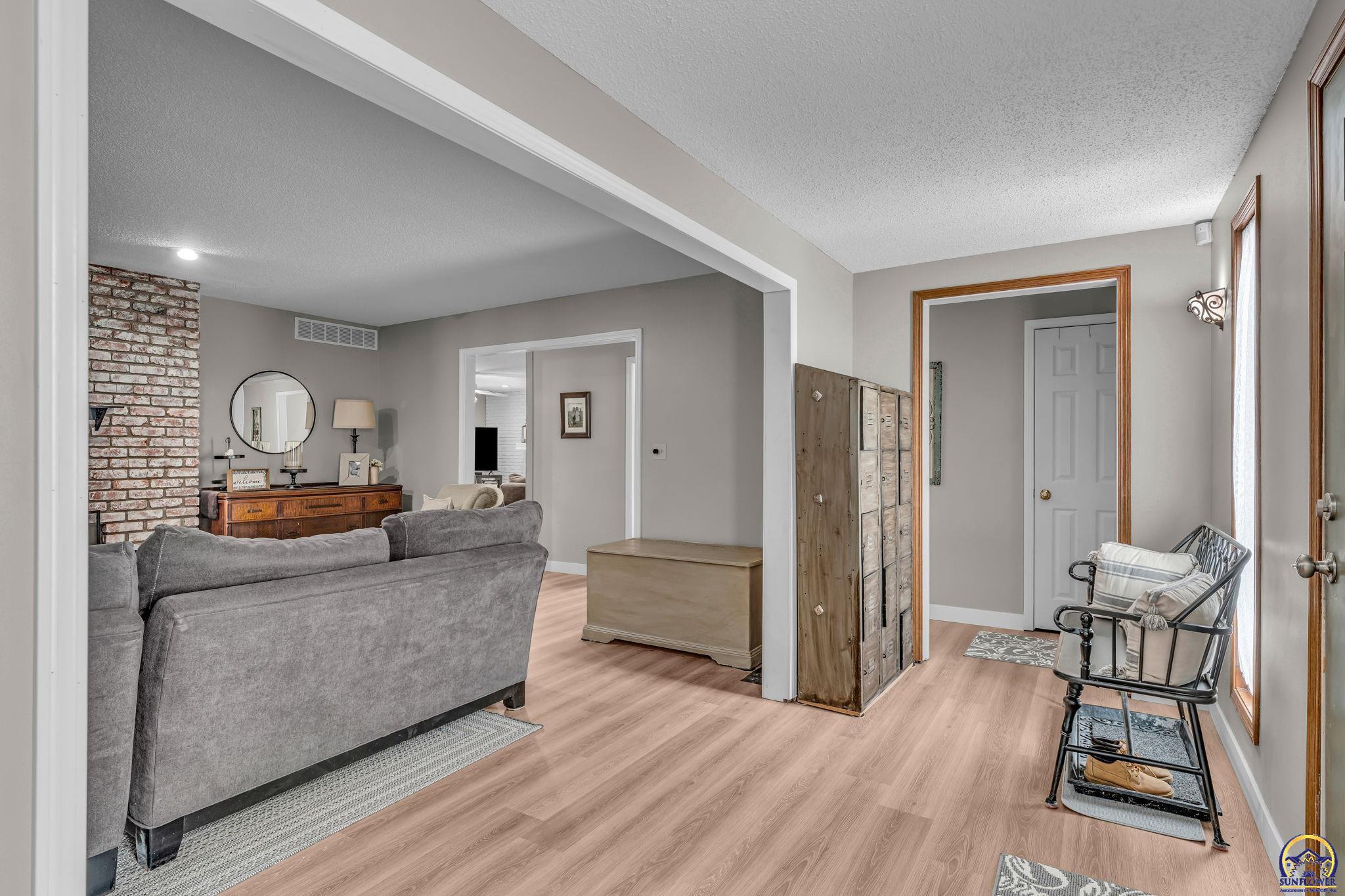 8425 Southwest 21st Street Topeka, KS 66615 - Photo 3 of 21