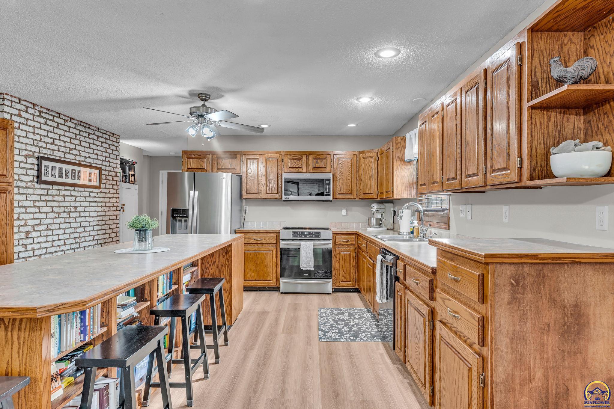 8425 Southwest 21st Street Topeka, KS 66615 - Photo 7 of 21