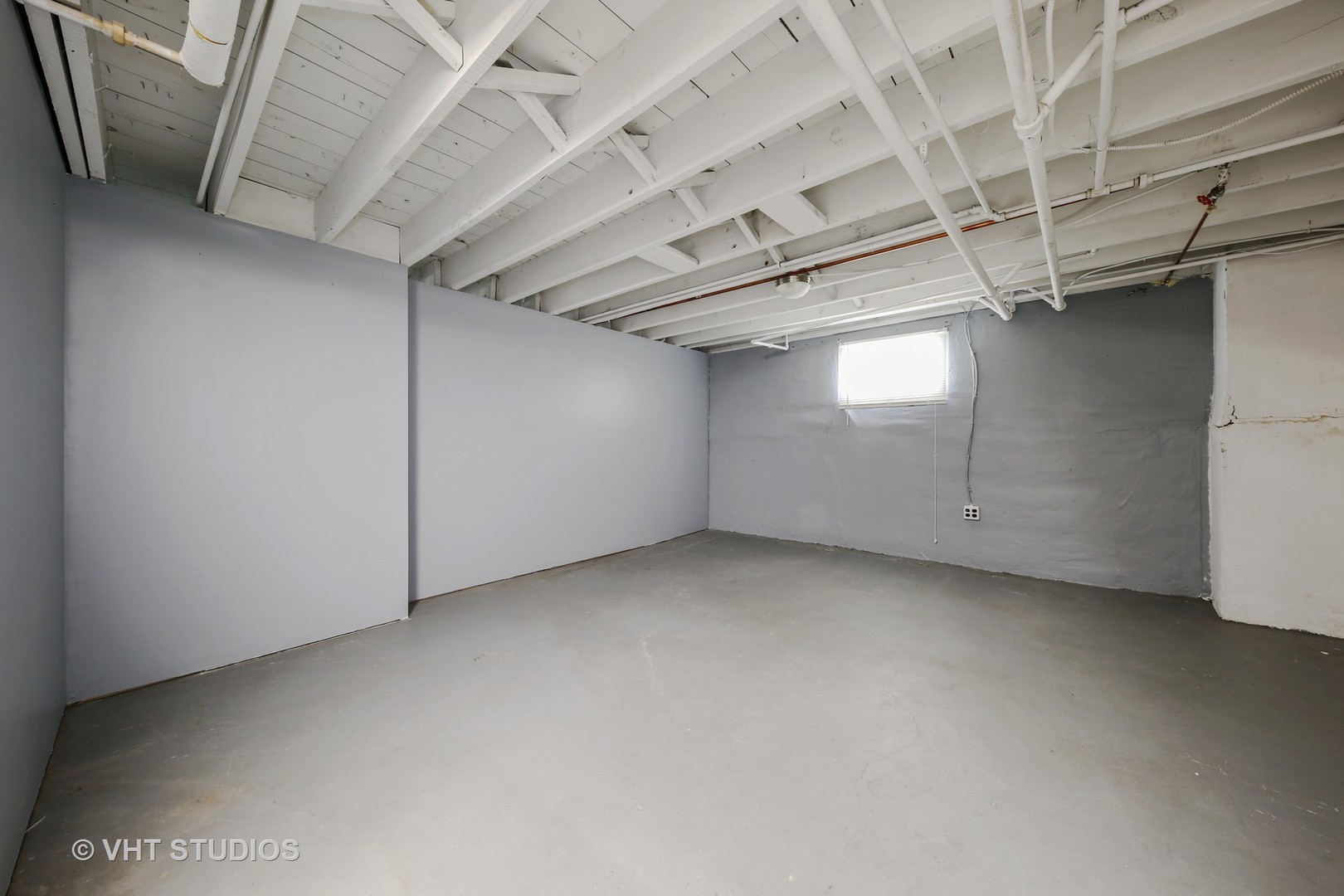 612 Spring Road Elmhurst, IL 60126 - Photo 16 of 19 a view of a room with racks