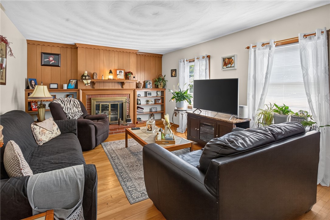 130 Thurston Street Riverside, RI 02915 - Photo 5 of 50 Gallery Image 5