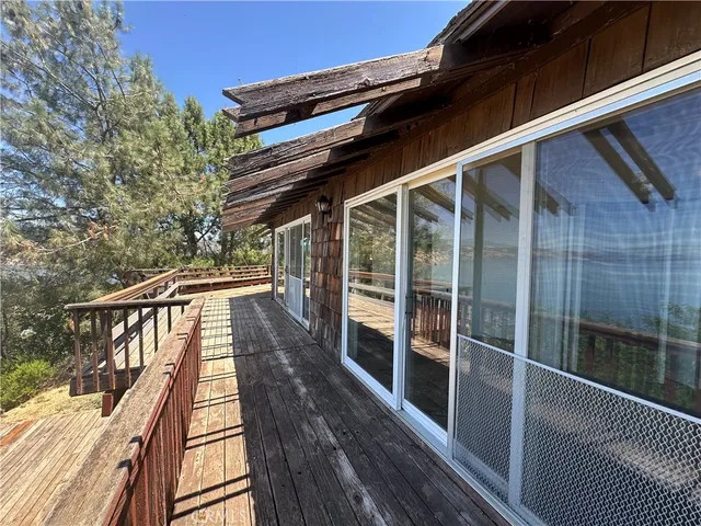 a view of walk in closet